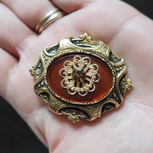 Holly Hill scarf clip